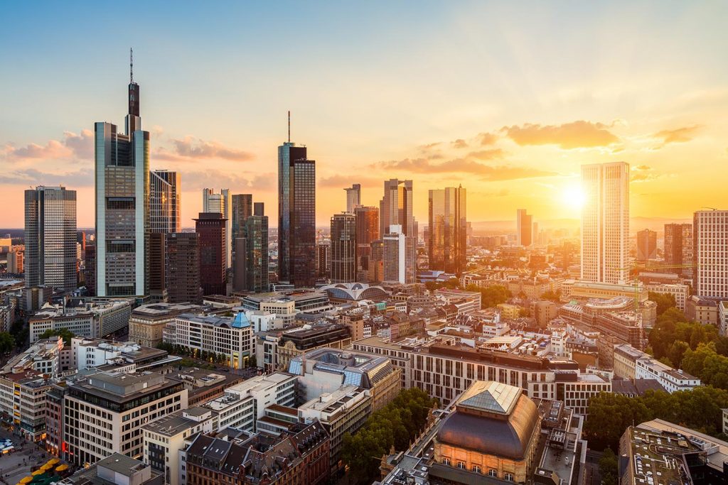 Frankfurter Skyline bei Sonnenuntergang